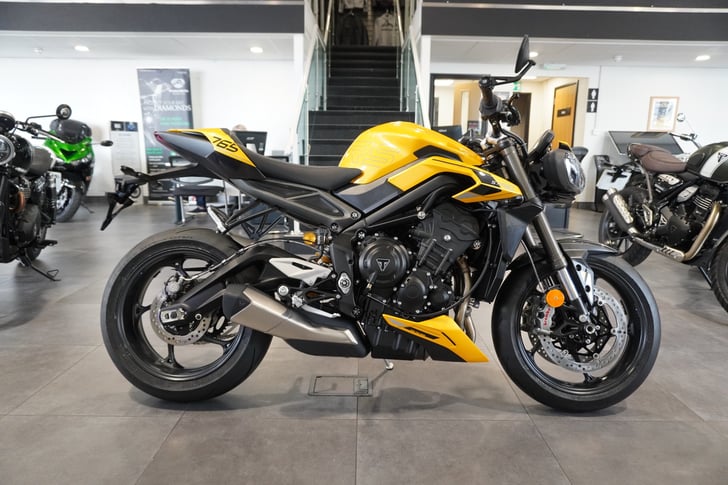 TRIUMPH STREET TRIPLE 765 RS