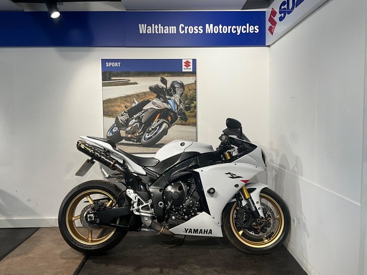 Yamaha R1 1000