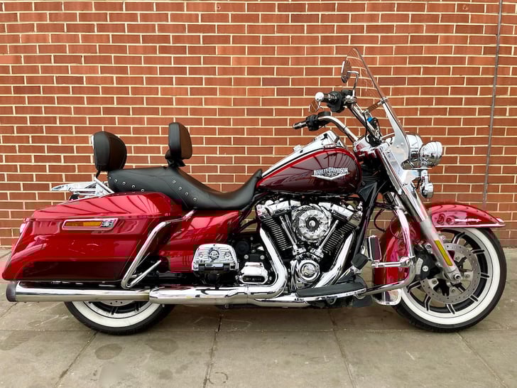 Harley-Davidson TOURING FLHR ROAD KING