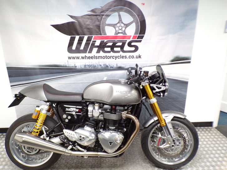 TRIUMPH THRUXTON R