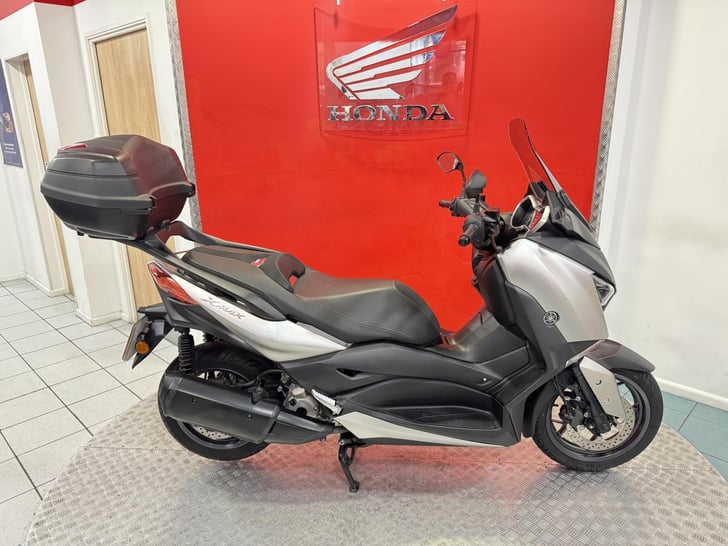 Yamaha XMAX 300