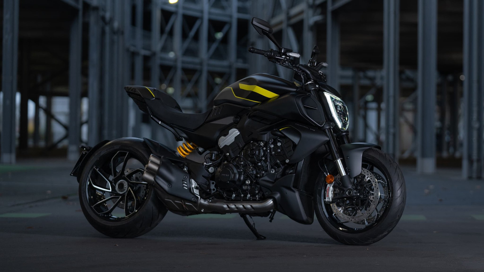 Ducati DIAVEL V4