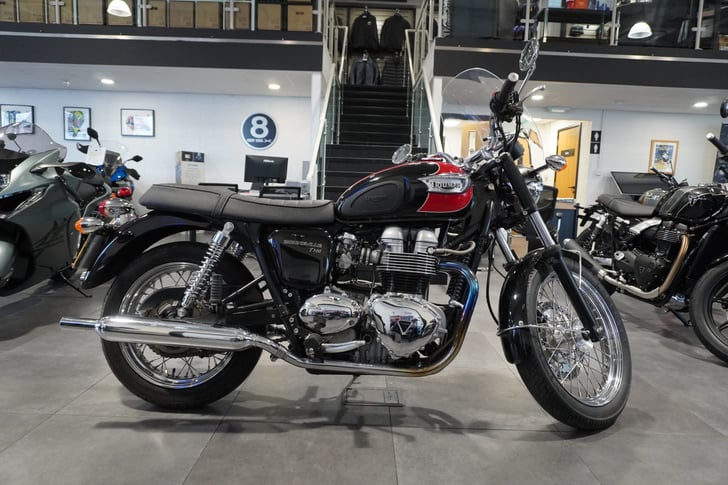 Triumph BONNEVILLE T100