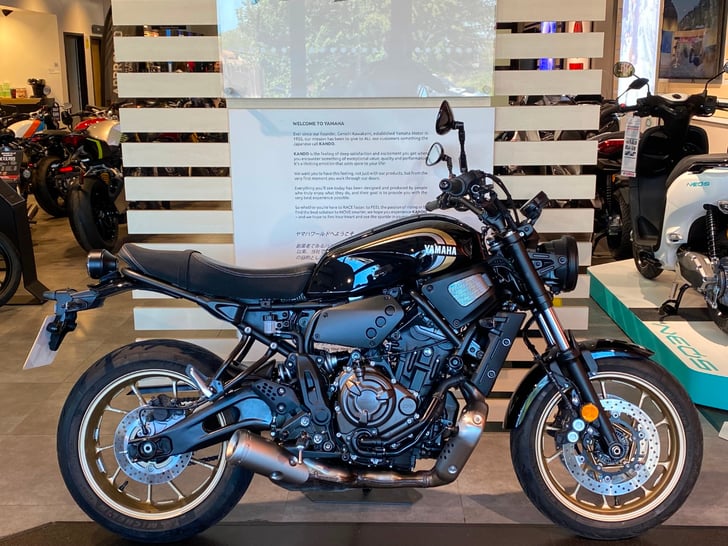 YAMAHA XSR700