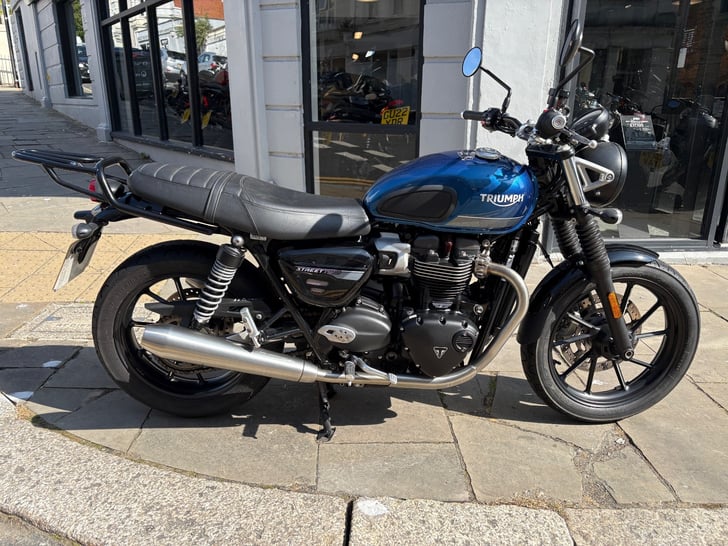 TRIUMPH STREET TWIN