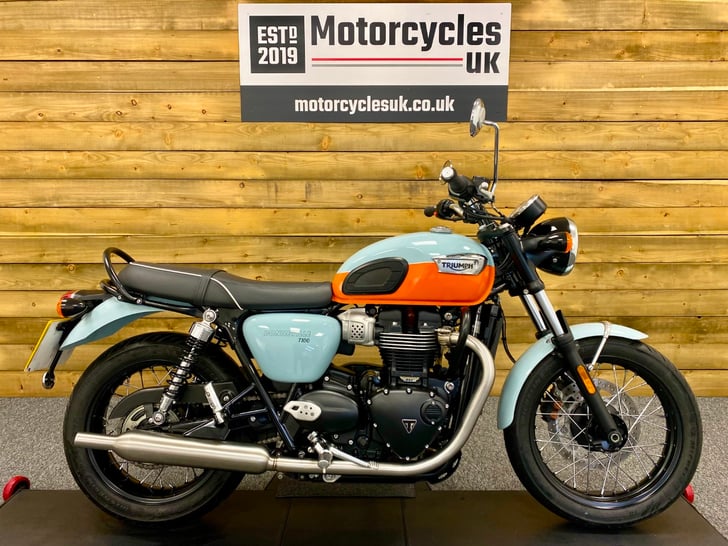 Triumph BONNEVILLE T100