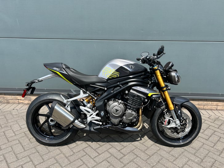 TRIUMPH SPEED TRIPLE 1200 RS
