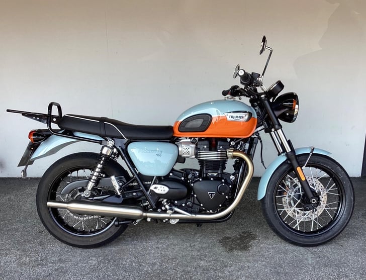 Triumph BONNEVILLE T100 900