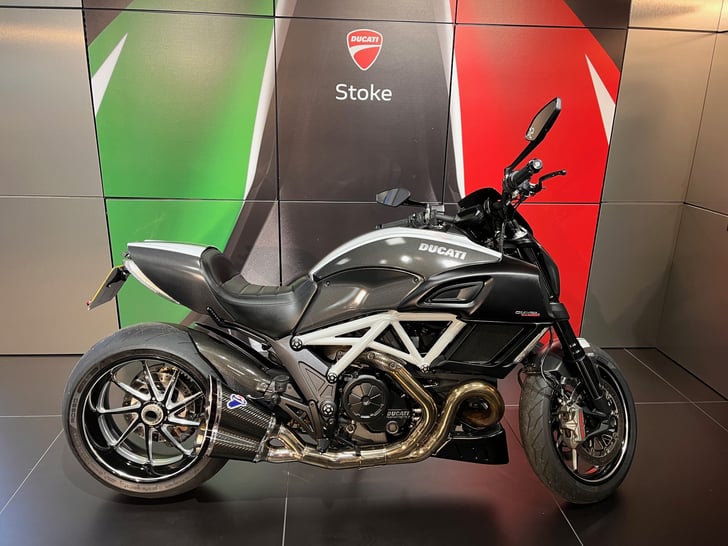 DUCATI DIAVEL CARBON