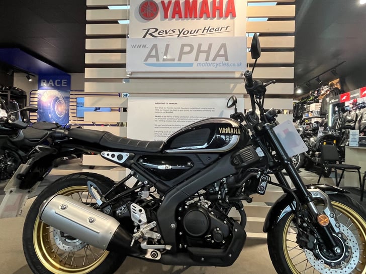 YAMAHA XSR125 125