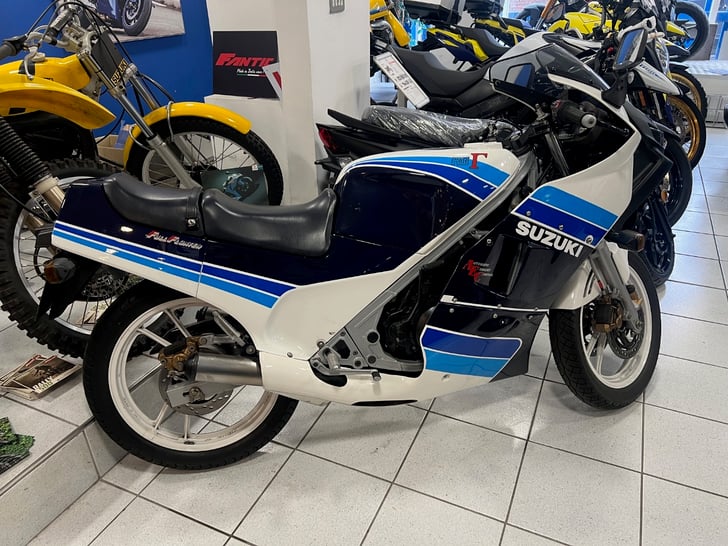 SUZUKI RGV250