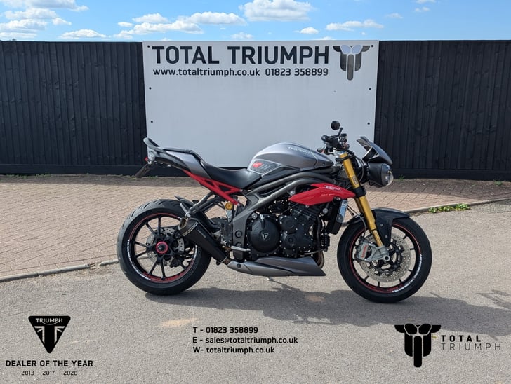 TRIUMPH SPEED TRIPLE 1050 RS