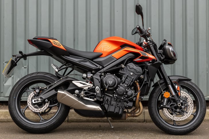 Triumph STREET TRIPLE R