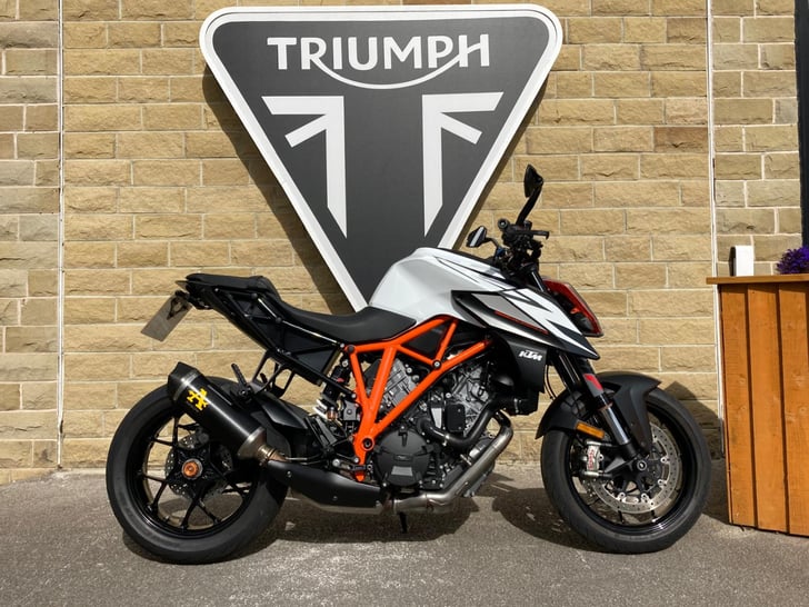 KTM 1290 SUPER DUKE R
