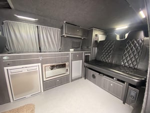 Used Volkswagen TRANSPORTER TRANSPORTER for sale in Wythall | Image 2