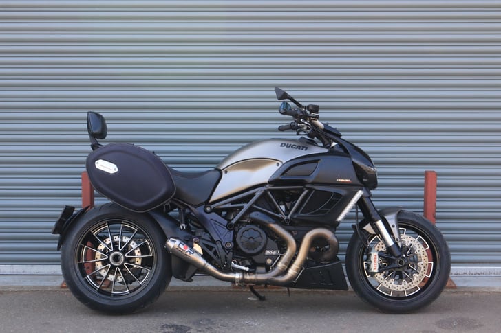 Ducati DIAVEL STRADA