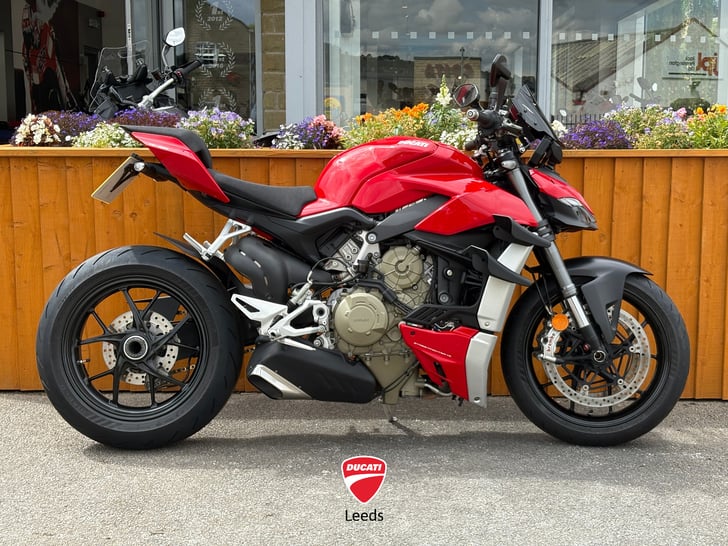 Ducati STREETFIGHTER V4