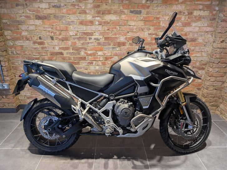 TRIUMPH TIGER 1200 RALLY EXPLORER