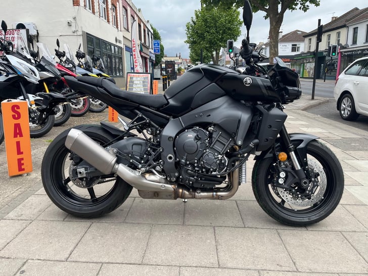 YAMAHA MT-10 1000 HYPER-NAKED