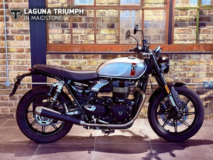 TRIUMPH SPEED TWIN 900