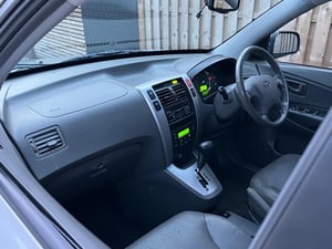 Used Hyundai TUCSON TUCSON 2.0 CRTD CDX 5DR for sale in Chesterfield | Image 2