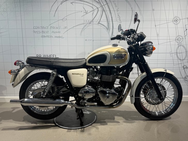 Triumph BONNEVILLE T100