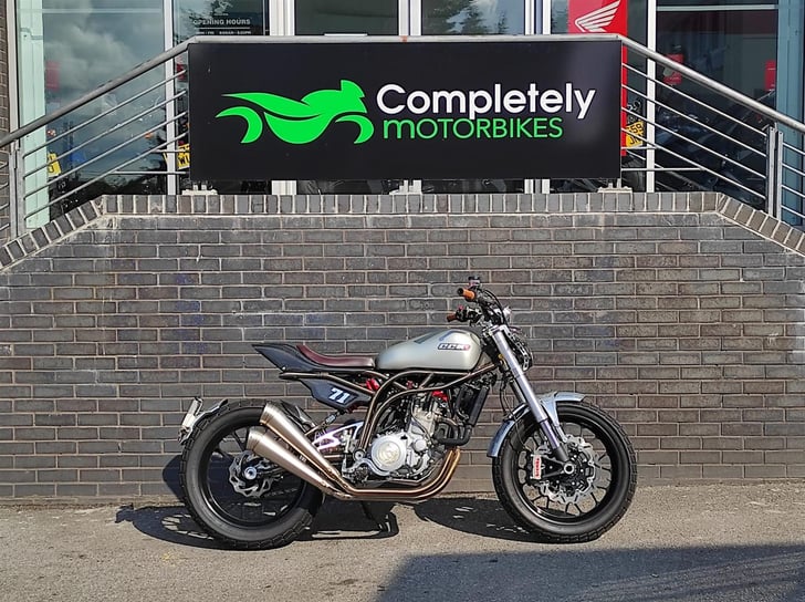 Ccm SPITFIRE FLAT TRACKER