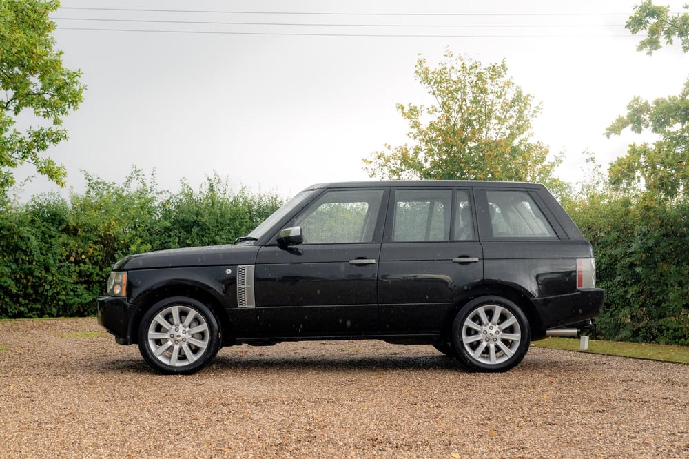 Used Land Rover RANGE ROVER RANGE ROVER 4.2 V8 SUPERCHARGED VOGUE SE STATION WAGON 5DR for sale in Chesterfield