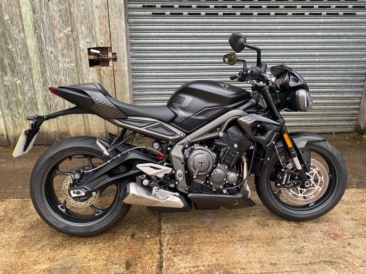 Triumph STREET TRIPLE R LOW