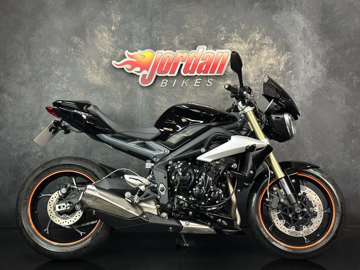Triumph STREET TRIPLE 675