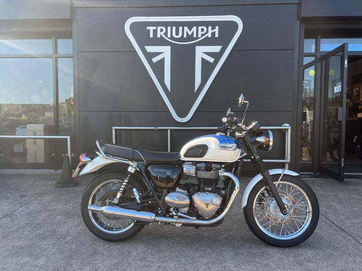 Triumph BONNEVILLE T100 900