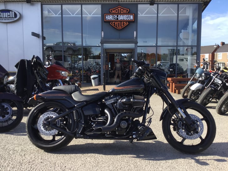 HARLEY-DAVIDSON CVO FXSBE BREAKOUT