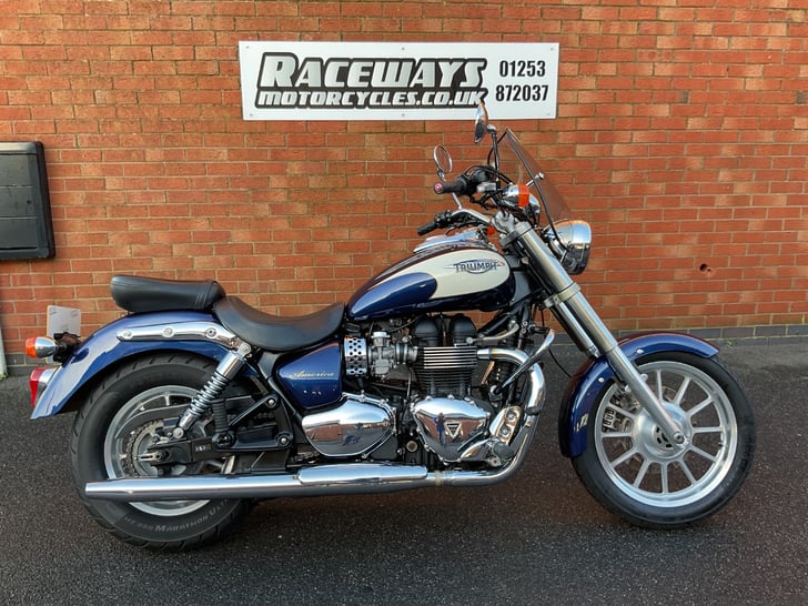 Triumph BONNEVILLE AMERICA