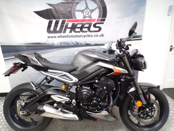 Triumph STREET TRIPLE RS