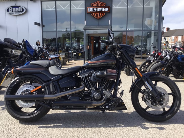 HARLEY-DAVIDSON CVO FXSBE BREAKOUT