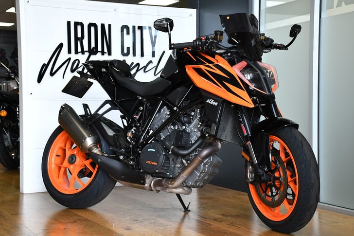 KTM 1290 SUPER DUKE R