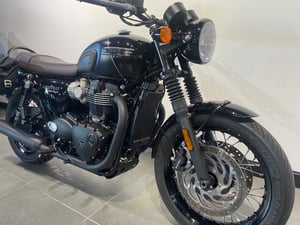 Used Triumph BONNEVILLE BONNEVILLE T120 BLACK for sale in Newcastle | Image 2