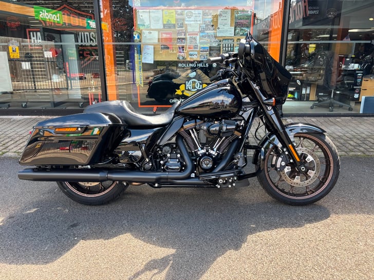 Harley-Davidson FLHXST STREET GLIDE ST 