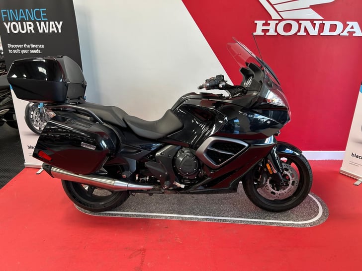 Triumph TROPHY SE