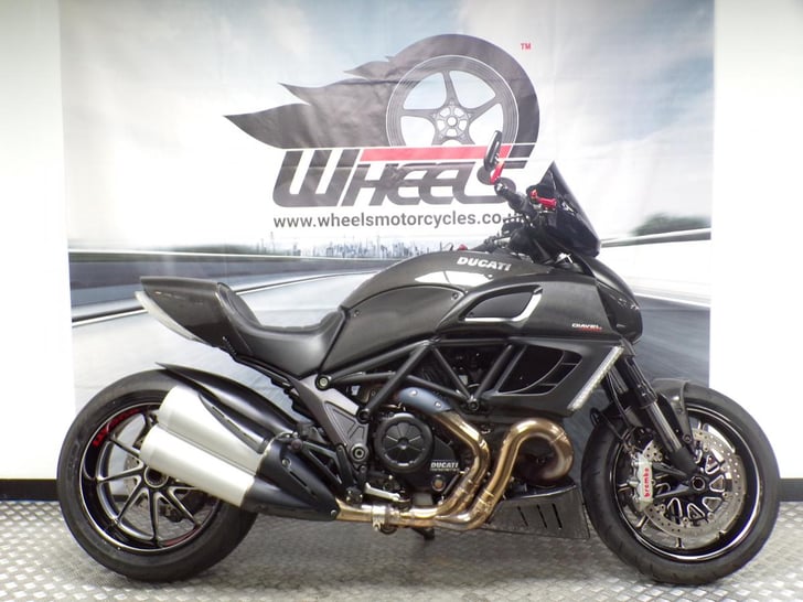 Ducati DIAVEL CARBON