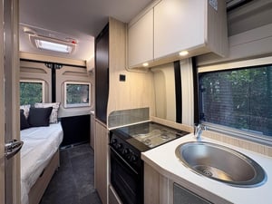 Used Elddis AUTOQUEST CV60 AUTOQUEST CV60 for sale in Wythall | Image 2