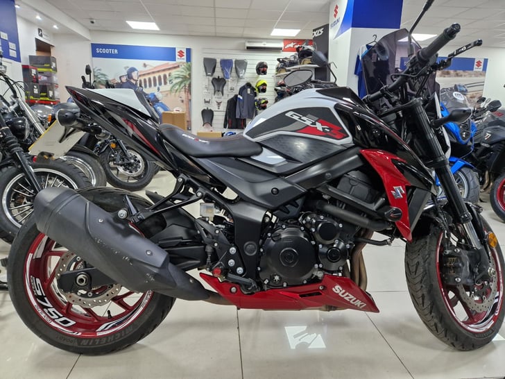 SUZUKI GSX-S750