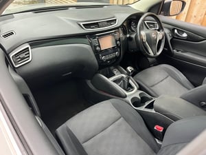 Used Nissan QASHQAI QASHQAI 1.5 DCI N-CONNECTA 2WD EURO 6 (S/S) 5DR for sale in Chesterfield | Image 2