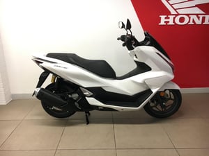 Used Honda PCX 125 PCX 125 for sale in Newcastle upon Tyne | Image 3