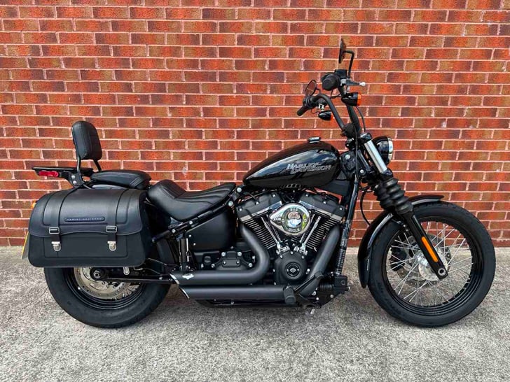 Harley-Davidson FXBB STREET BOB 1745 18 