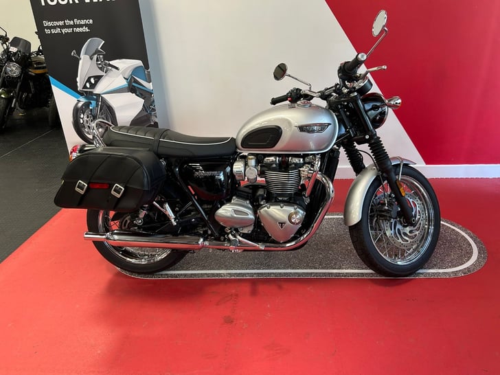 Triumph BONNEVILLE T120
