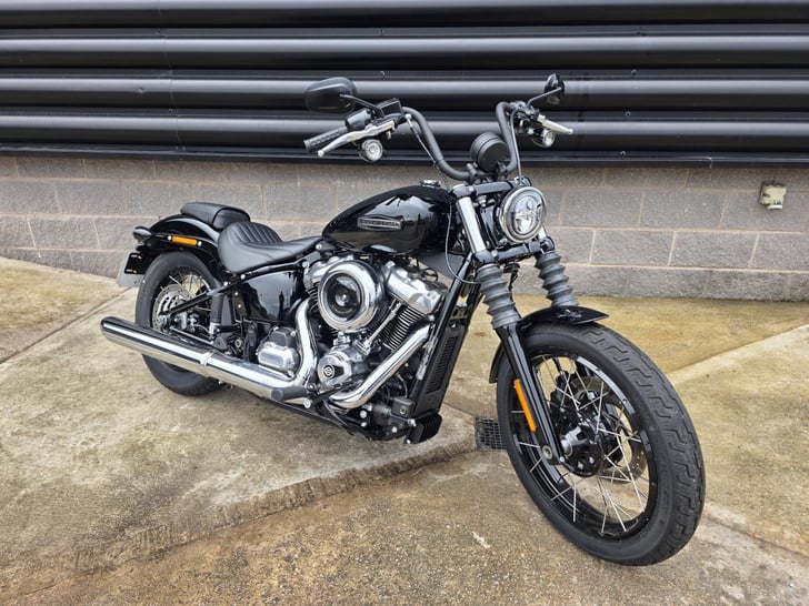 Harley-Davidson SOFTAIL STREET BOB 