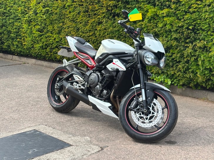 TRIUMPH STREET TRIPLE 765 R