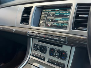 Used Jaguar XF XF 3.0D V6 R-SPORT AUTO EURO 5 (S/S) 4DR for sale in Chesterfield | Image 2