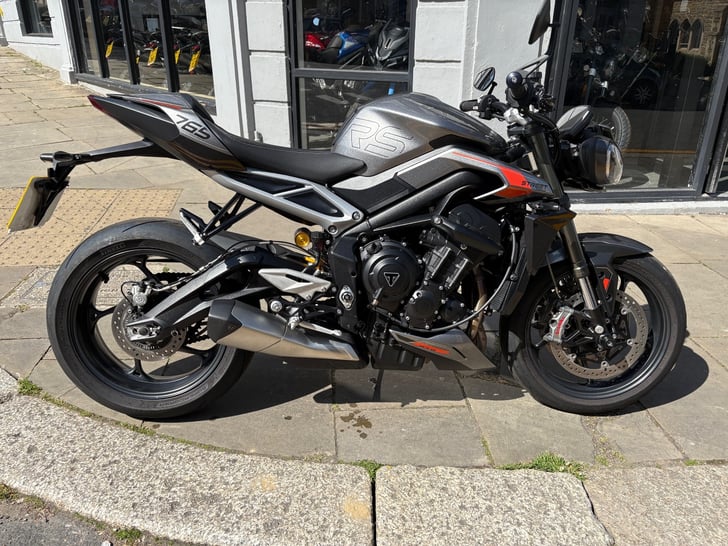 TRIUMPH STREET TRIPLE 765 RS